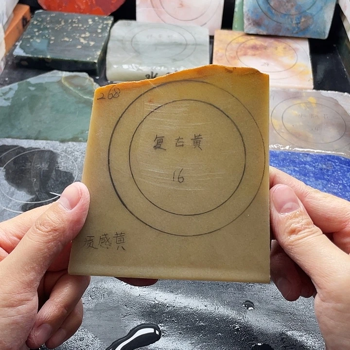 石英质玉未镶嵌手镯定制