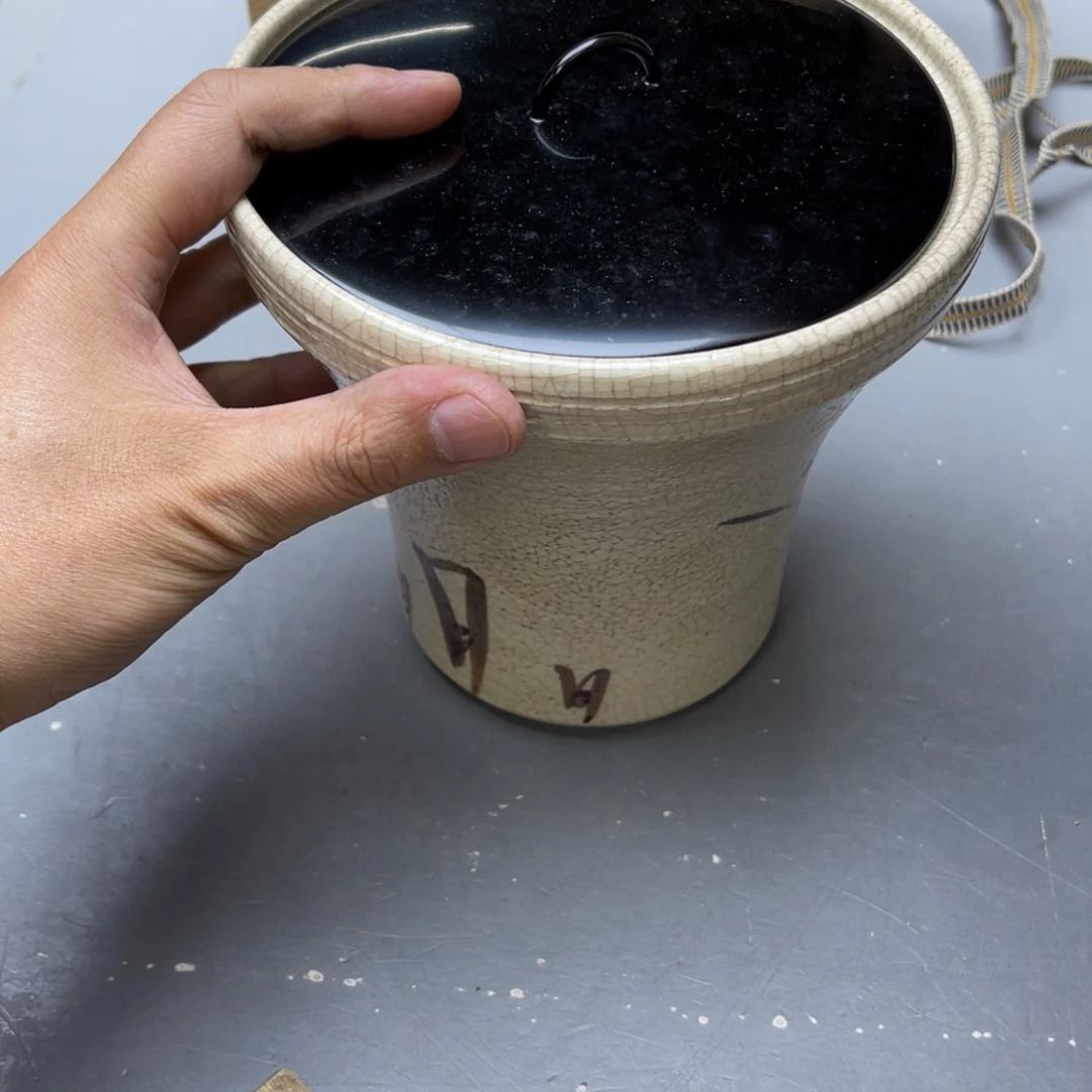 用***7瓷片密密麻麻地铺满一层