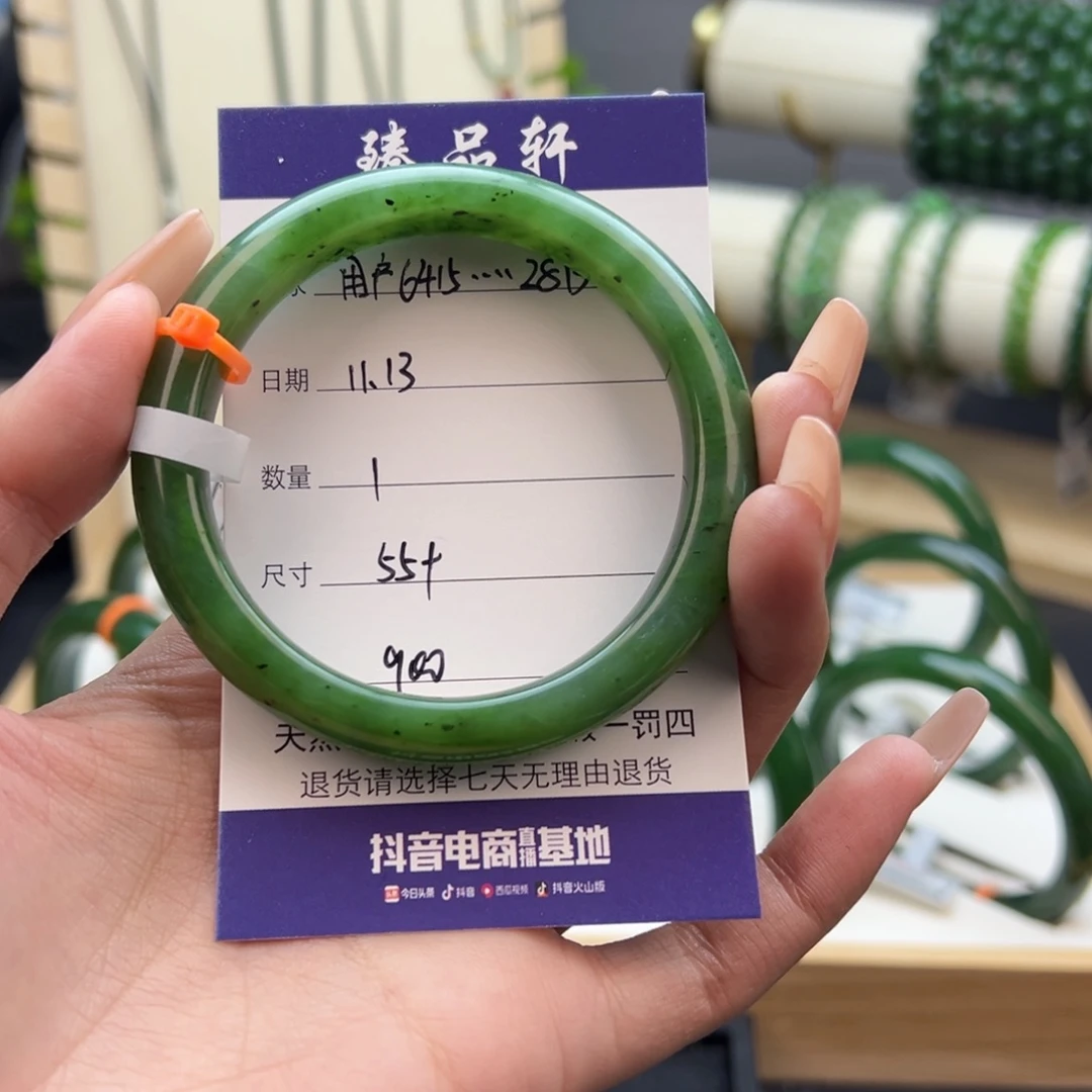 用***3和田玉（糖玉）未镶嵌手镯