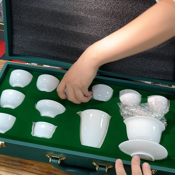 孤品茶具套装等。