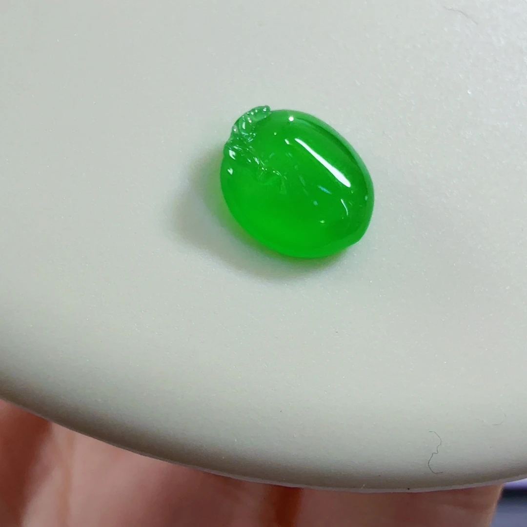 翡翠未镶嵌颈饰桃子