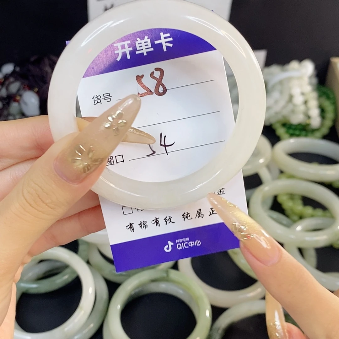 未镶嵌手镯石英质玉