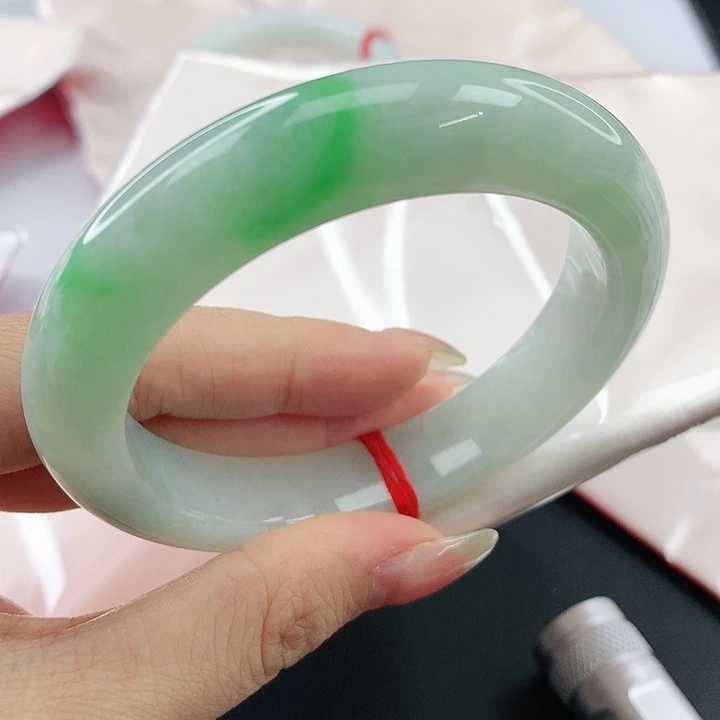 未镶嵌手镯翡翠，819