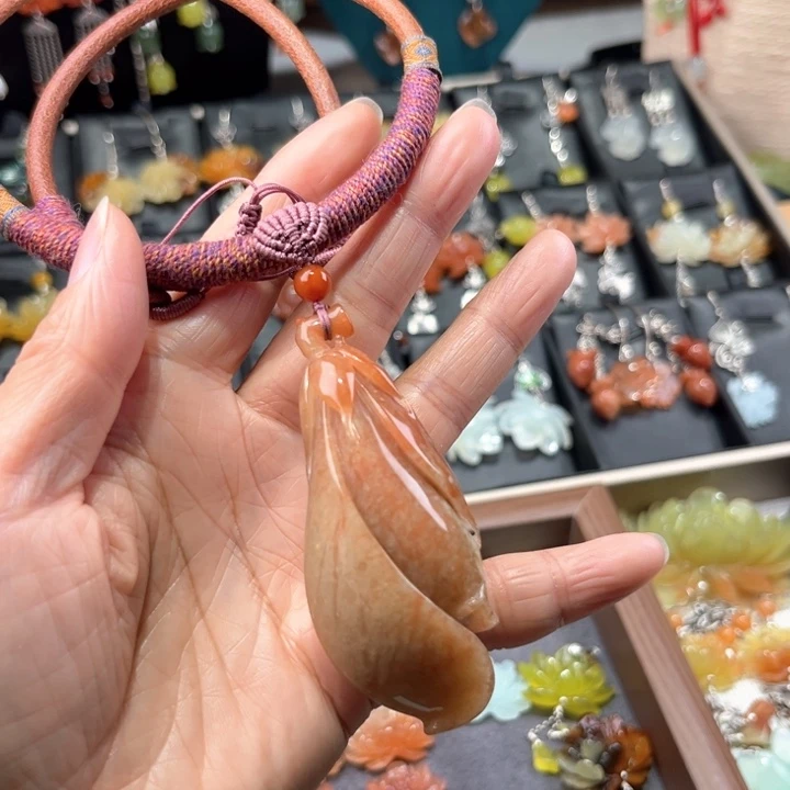 蛇纹石玉挂饰未镶嵌