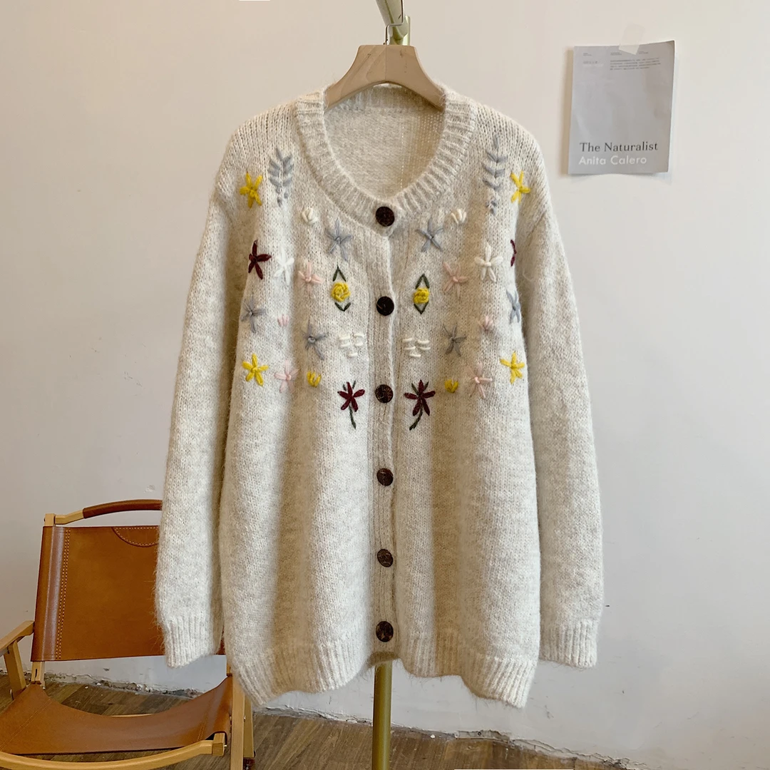 C4982钩花圆领针织开衫毛衣