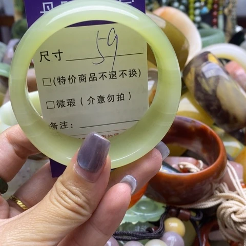 未镶嵌手镯石英质玉