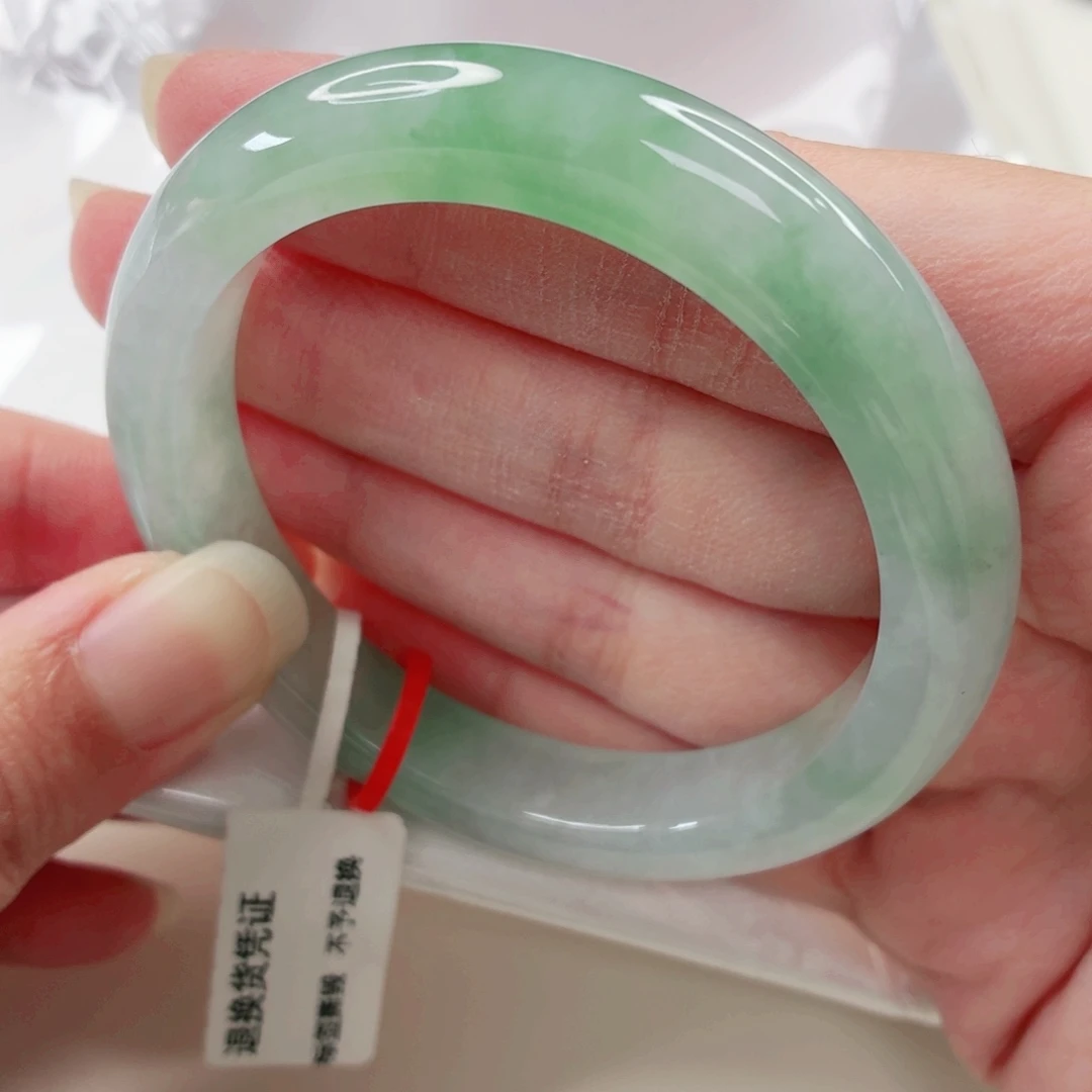 翡翠未镶嵌手镯52.8圈x581