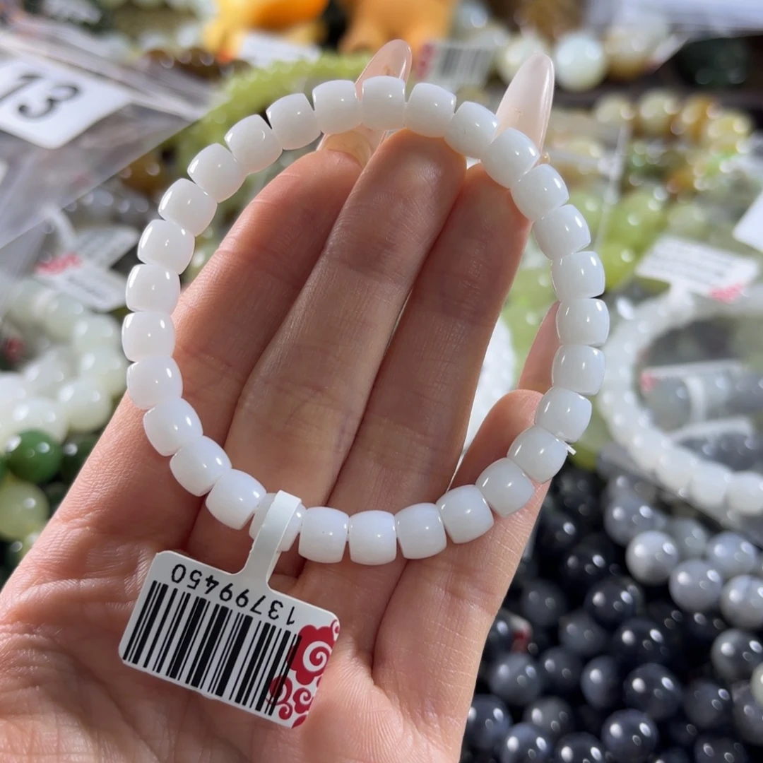 奈***婆和田玉未镶嵌手串366