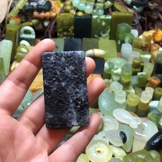 未镶嵌岫玉吊坠岫