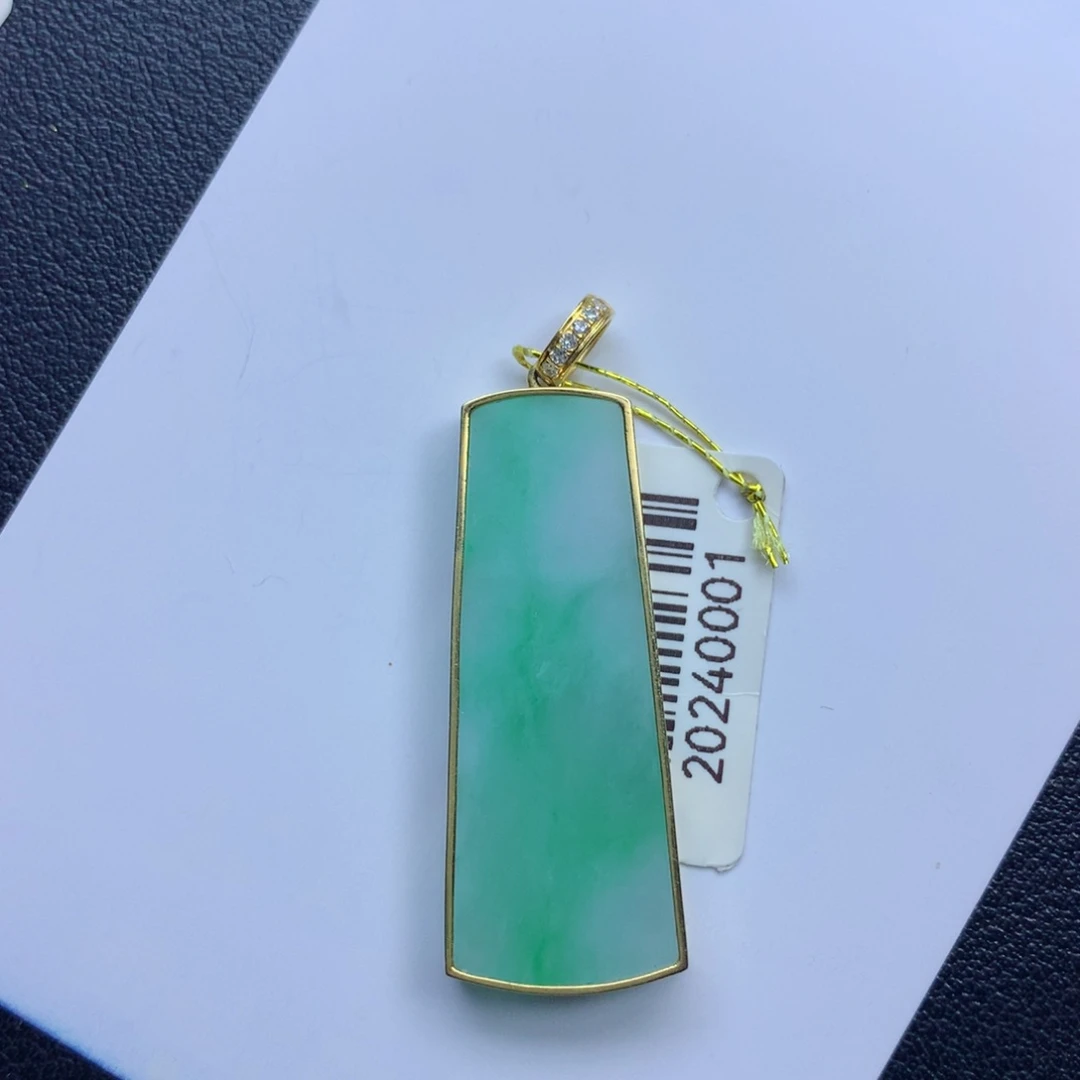 翡翠颈饰未镶嵌无事牌