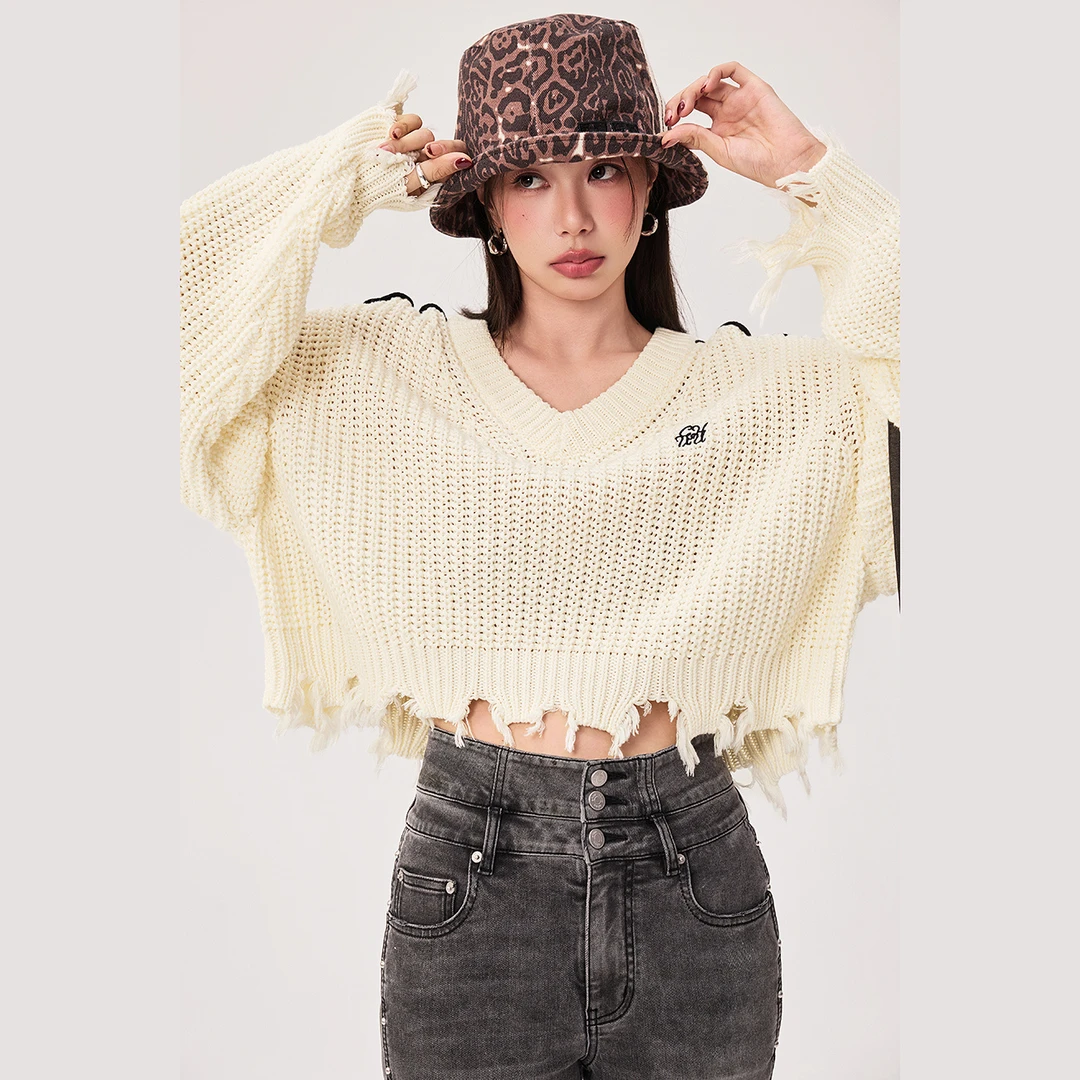 【3】CHUU字母刺绣破洞条纹长袖宽松短款显瘦气质针织衫FHNB008W