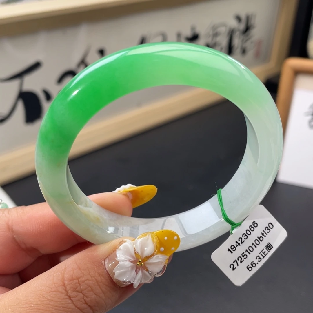 翡翠未镶嵌手镯冰绿正圈手镯