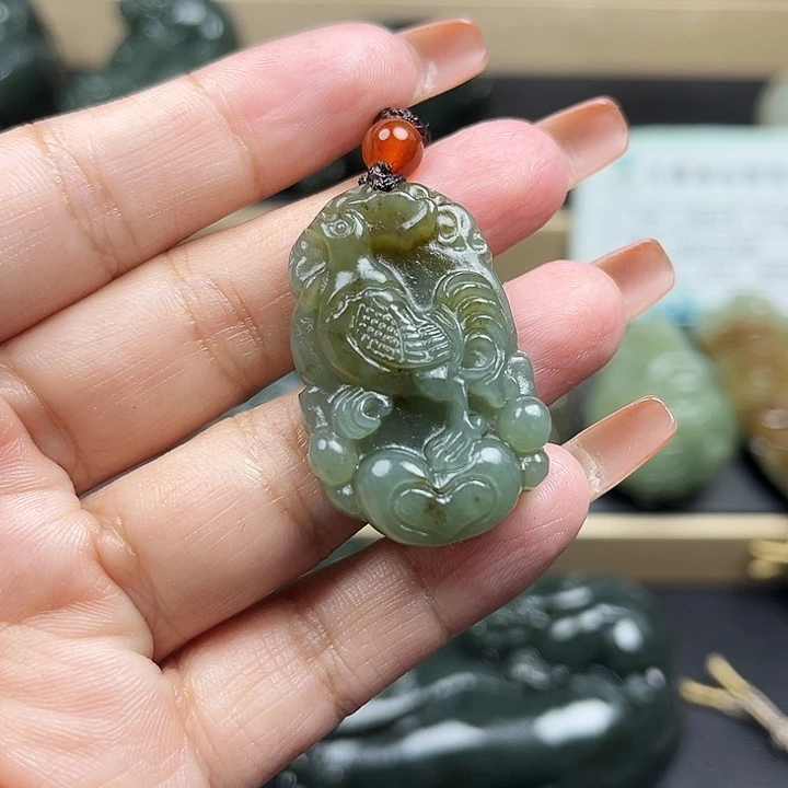 颈饰未镶嵌和田玉