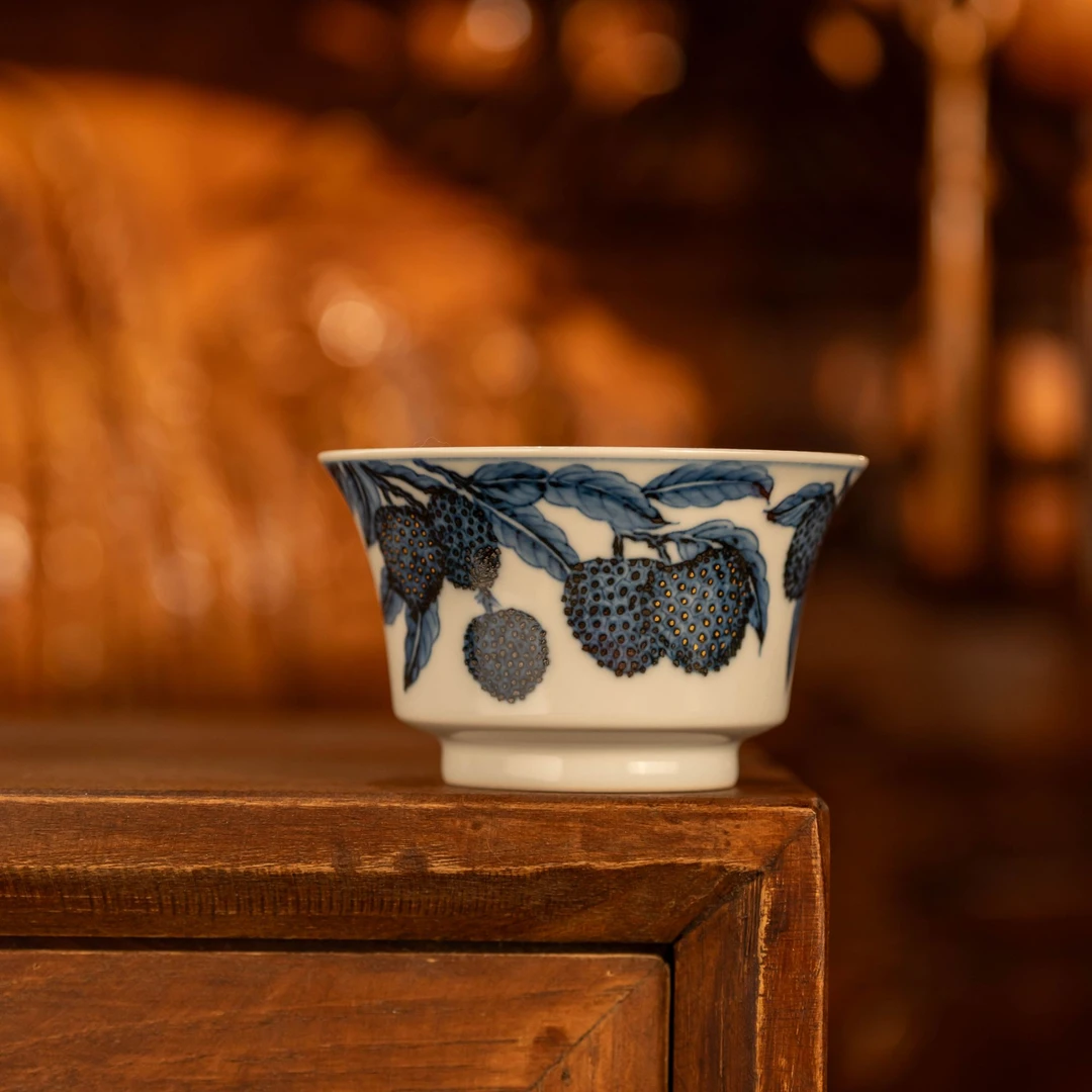 【酉瓷窑】荔枝蜜蜂单杯纯手工釉下青花瓷景德镇陶瓷茶器主人杯