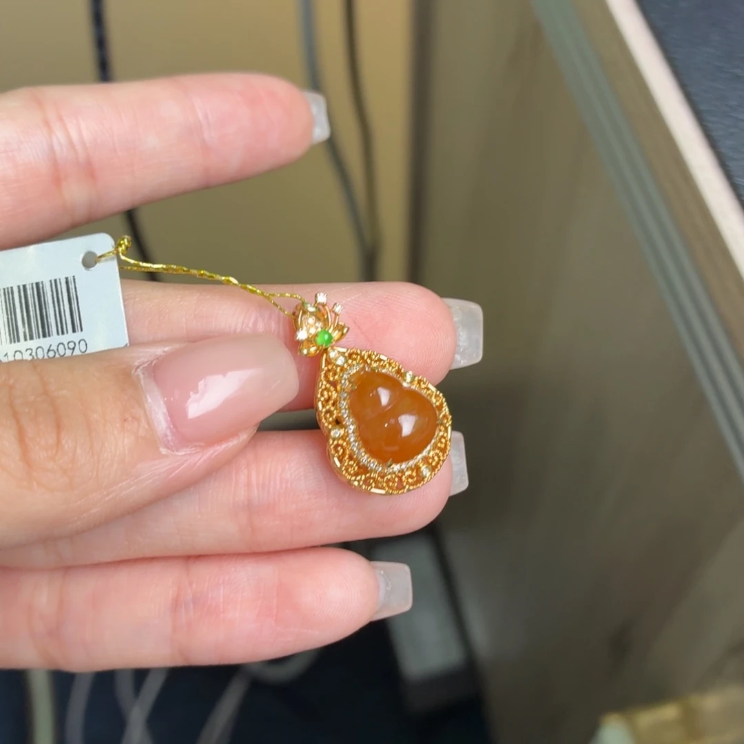 翡翠18K金镶嵌颈饰