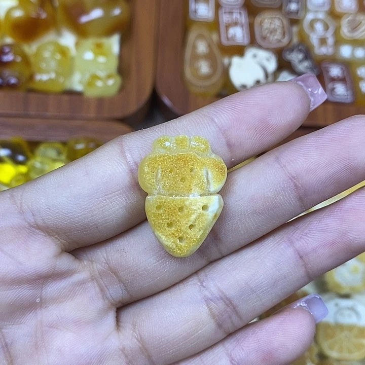 吊坠橄榄核草莓狗45