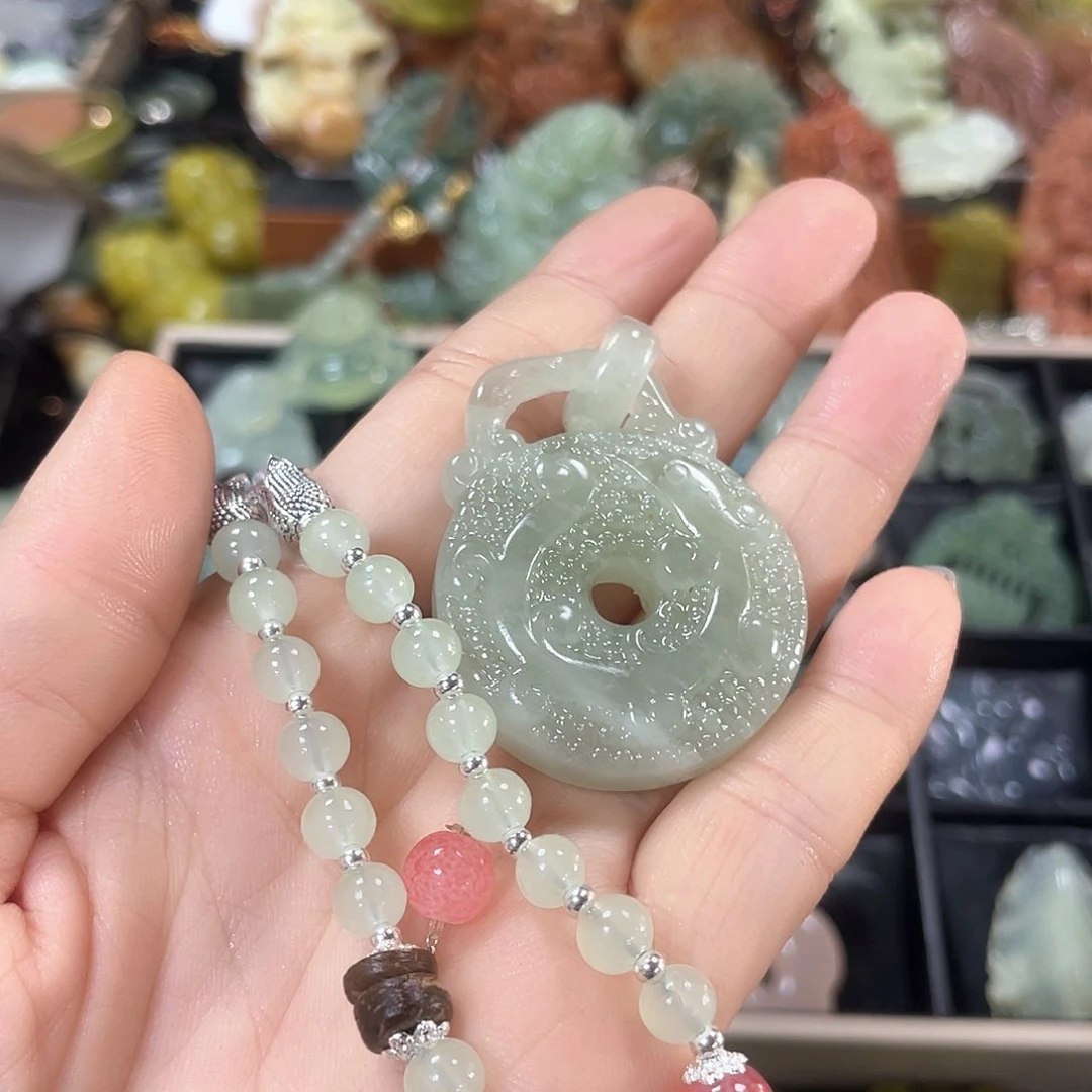 蛇纹石玉颈饰未镶嵌