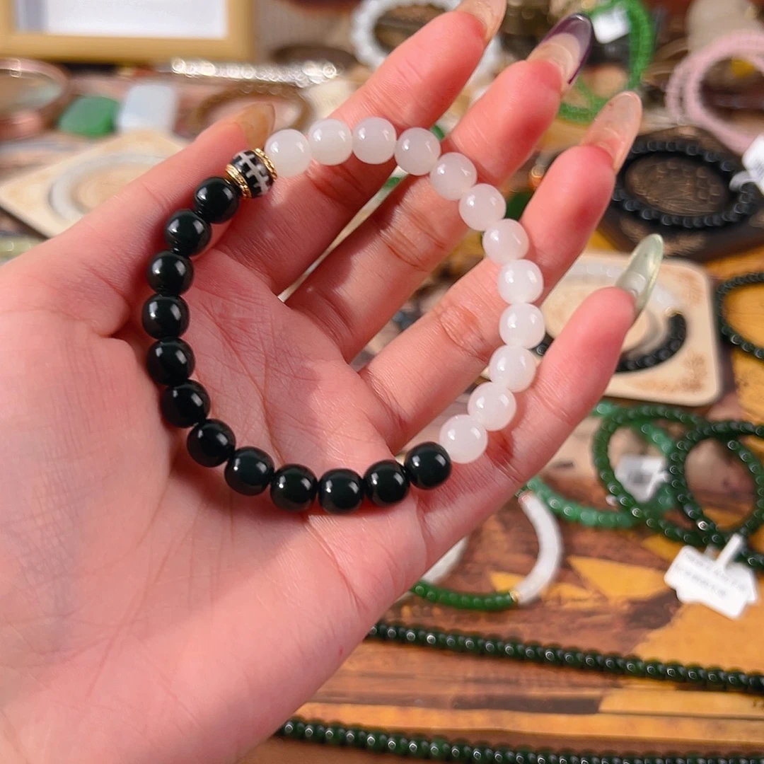 嘻***嘻和田玉未镶嵌手链