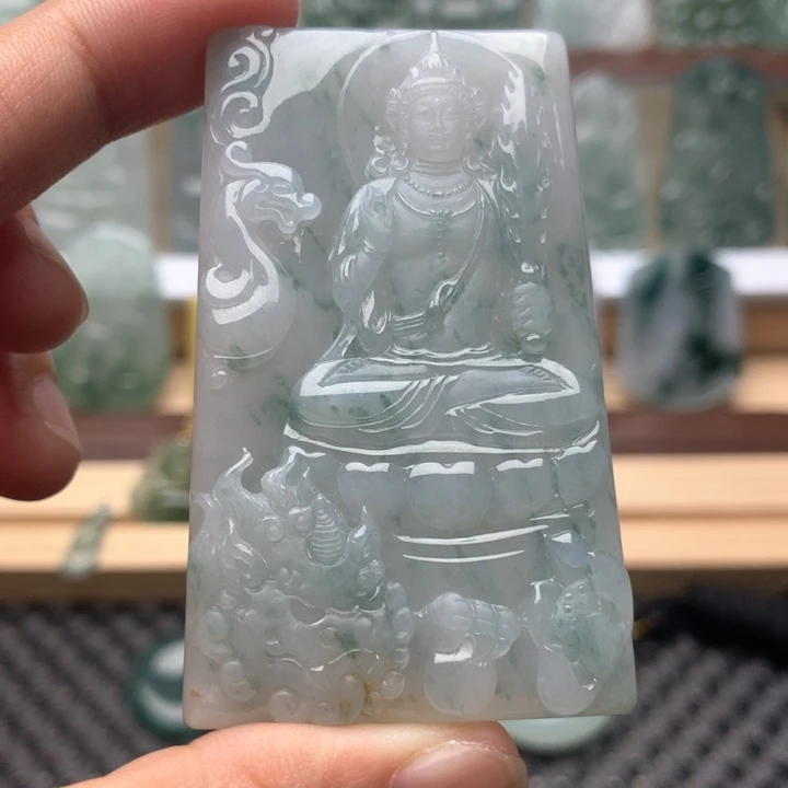 翡翠未镶嵌颈饰文殊