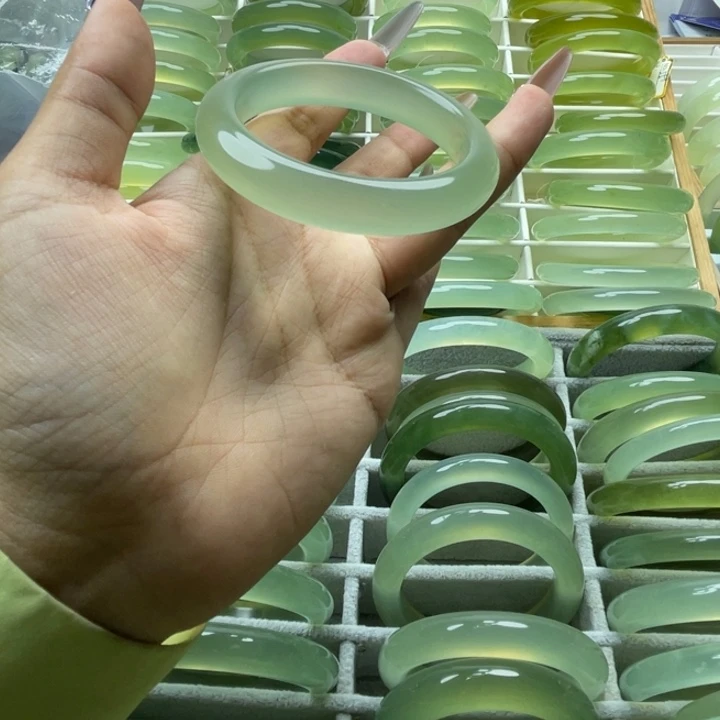 邵***猫蛇纹石玉合金手镯