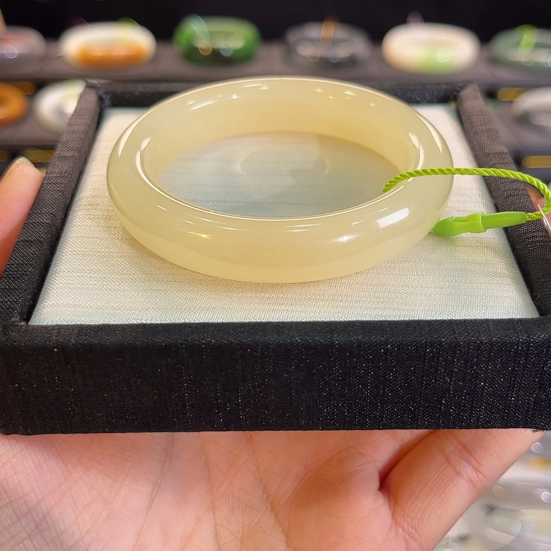 和田玉未镶嵌手镯冰胶蜂蜜水