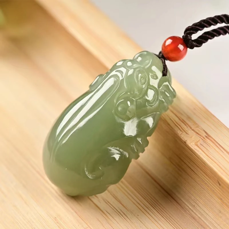 天然和田玉青白玉貔貅吊坠女款百搭招财玉石项链附赠证书礼盒包邮