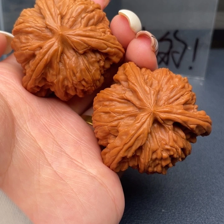 唯***8文玩核桃吊坠白狮子