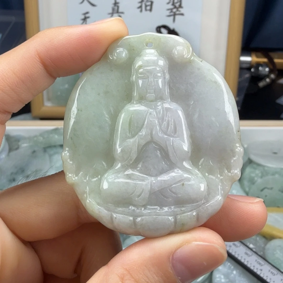翡翠挂件未镶嵌翡翠