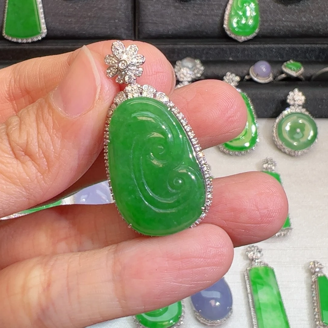 翡翠吊坠(不含链)18K金镶嵌