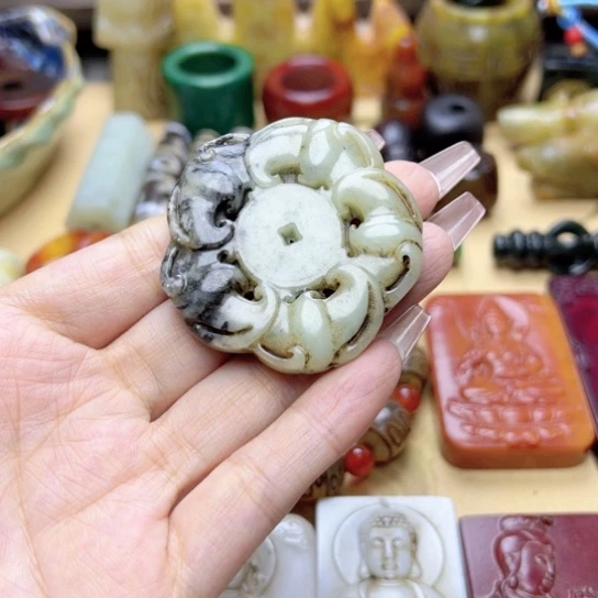 蛇纹石玉未镶嵌颈饰