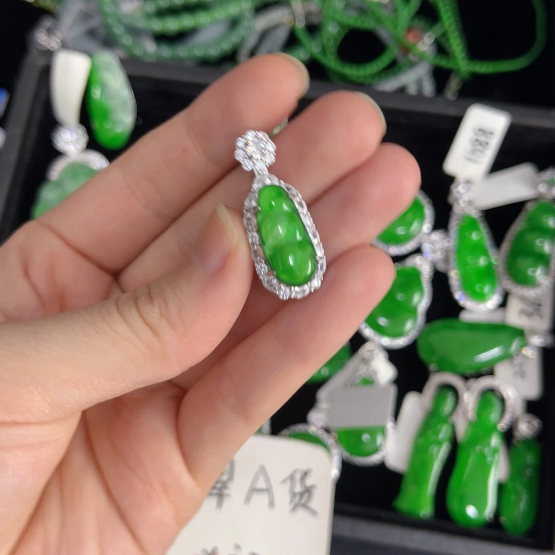 翡翠银S925镶嵌戒指福豆吊坠