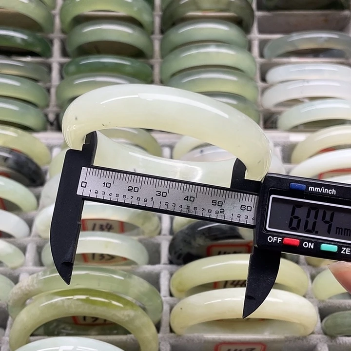 未镶嵌蛇纹石玉手镯143