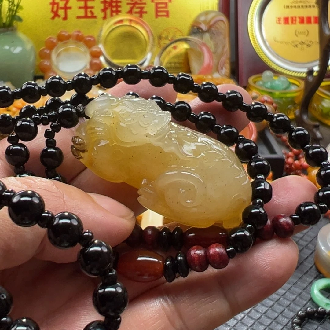 颈饰未镶嵌石英质玉
