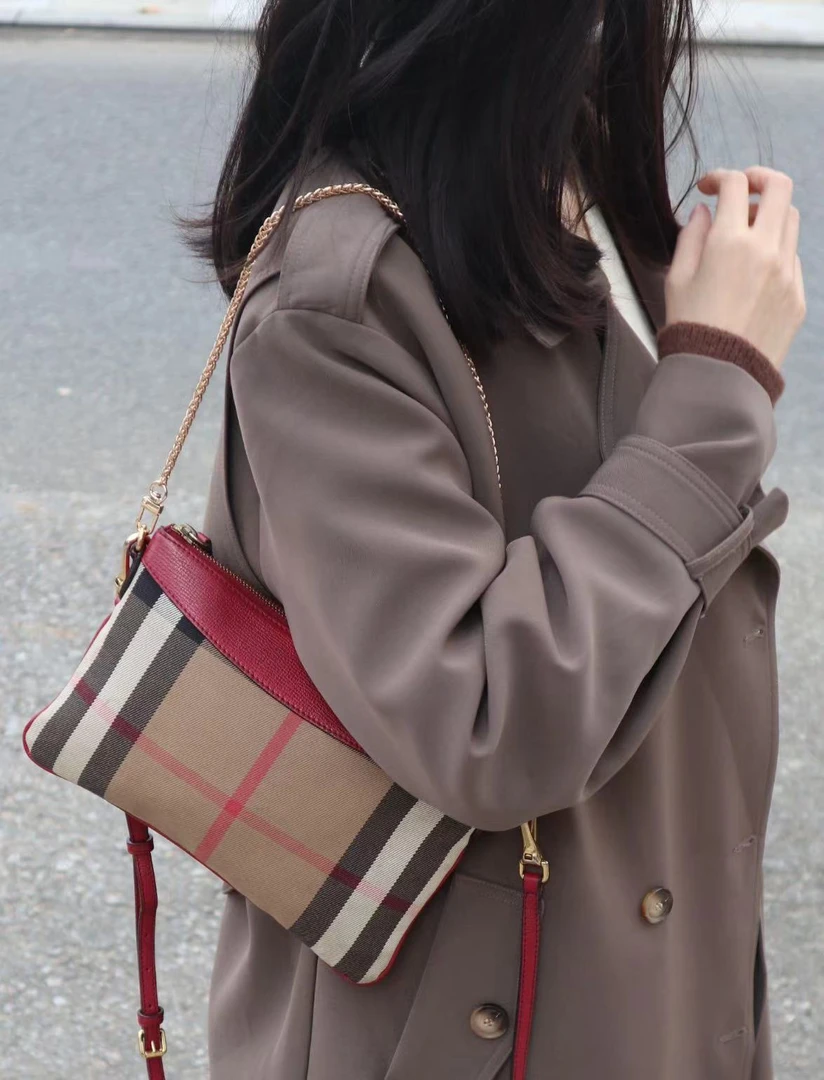 95新 BURBERRY/博柏利 战马格纹斜挎包单肩包/秋境 09553