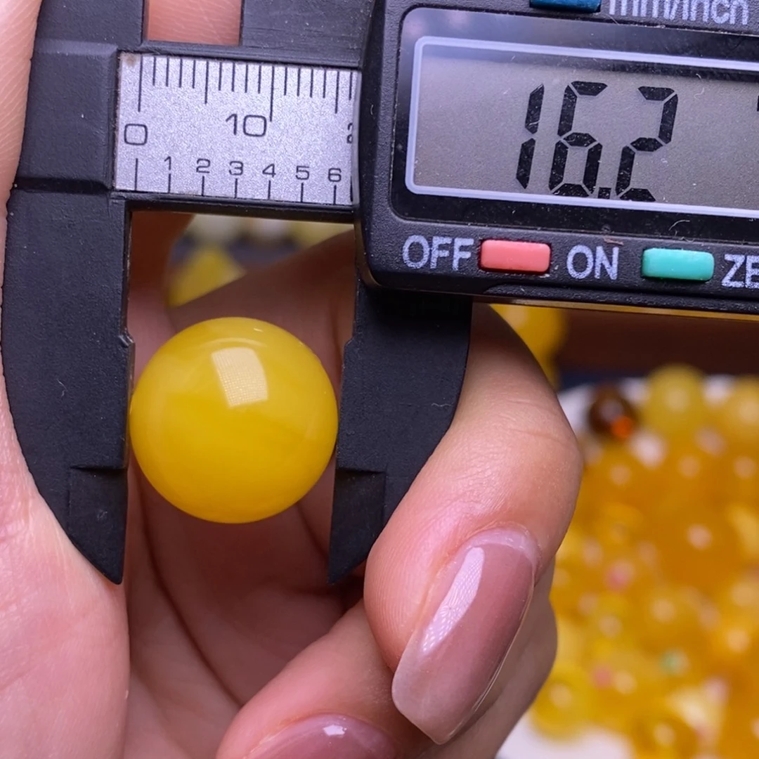 未镶嵌琥珀裸石珠子