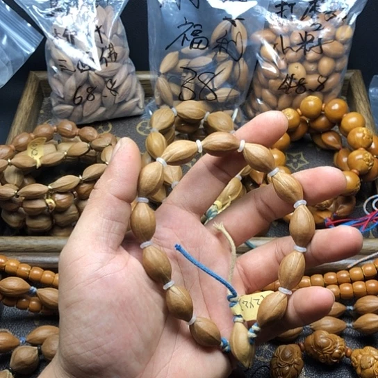 两***空吊坠橄榄核橄榄来咯考虑了