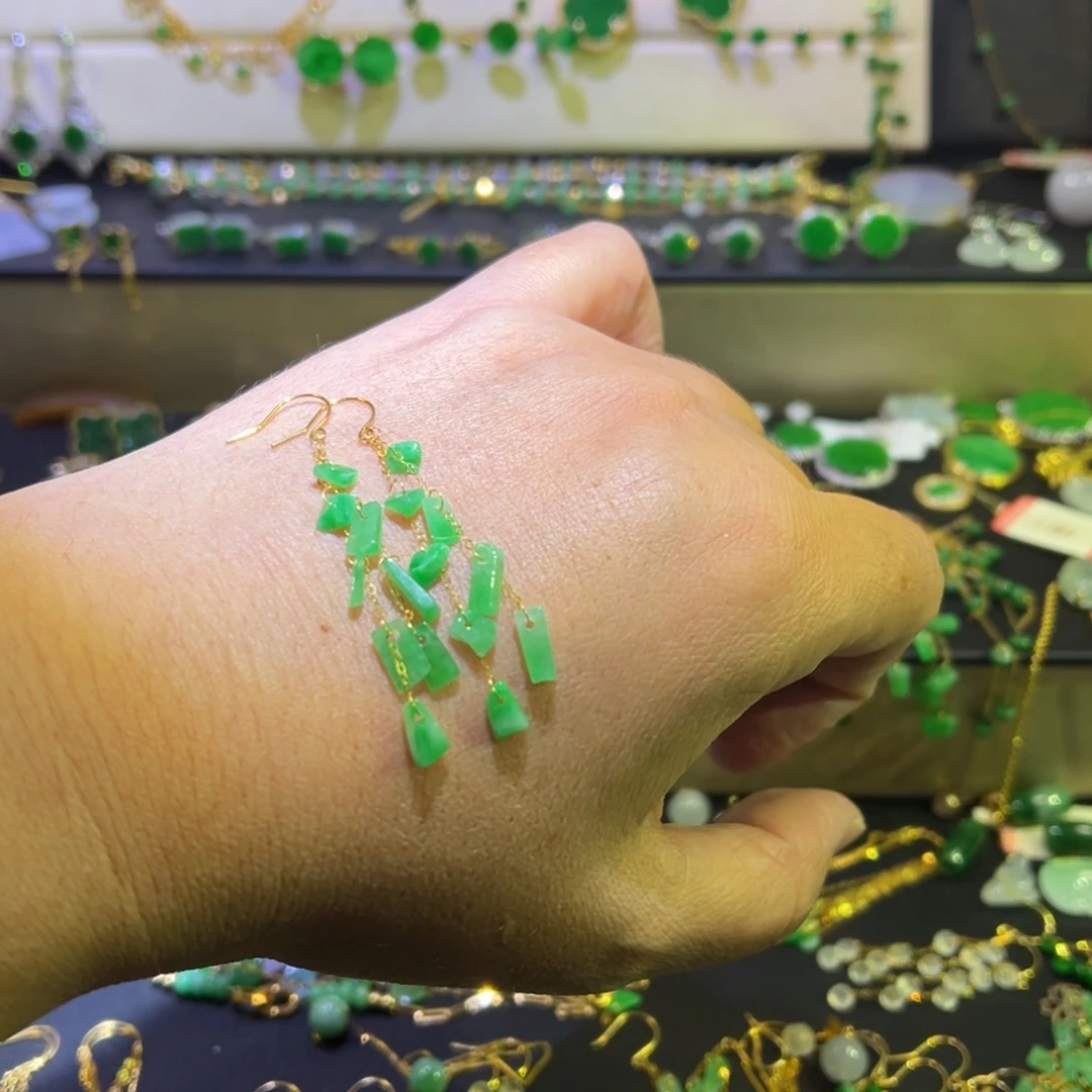 颈饰18K金镶嵌翡翠耳钩