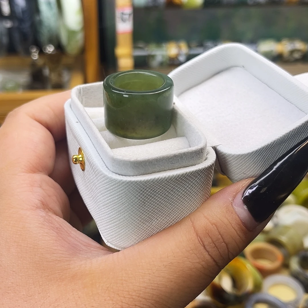 岫玉未镶嵌戒指16口微瑕