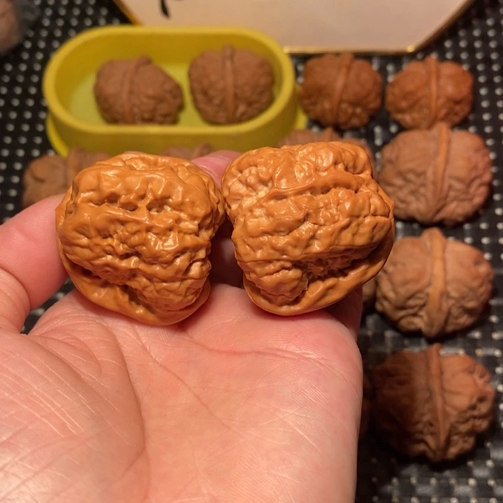 文玩核桃把件开背大腿
