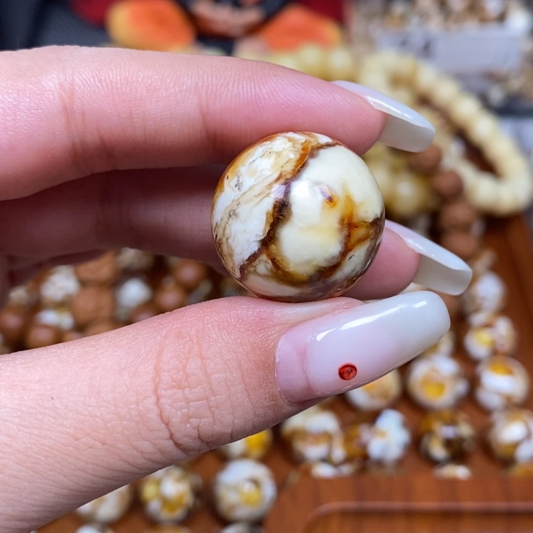 沁色蜜蜡未镶嵌圆珠