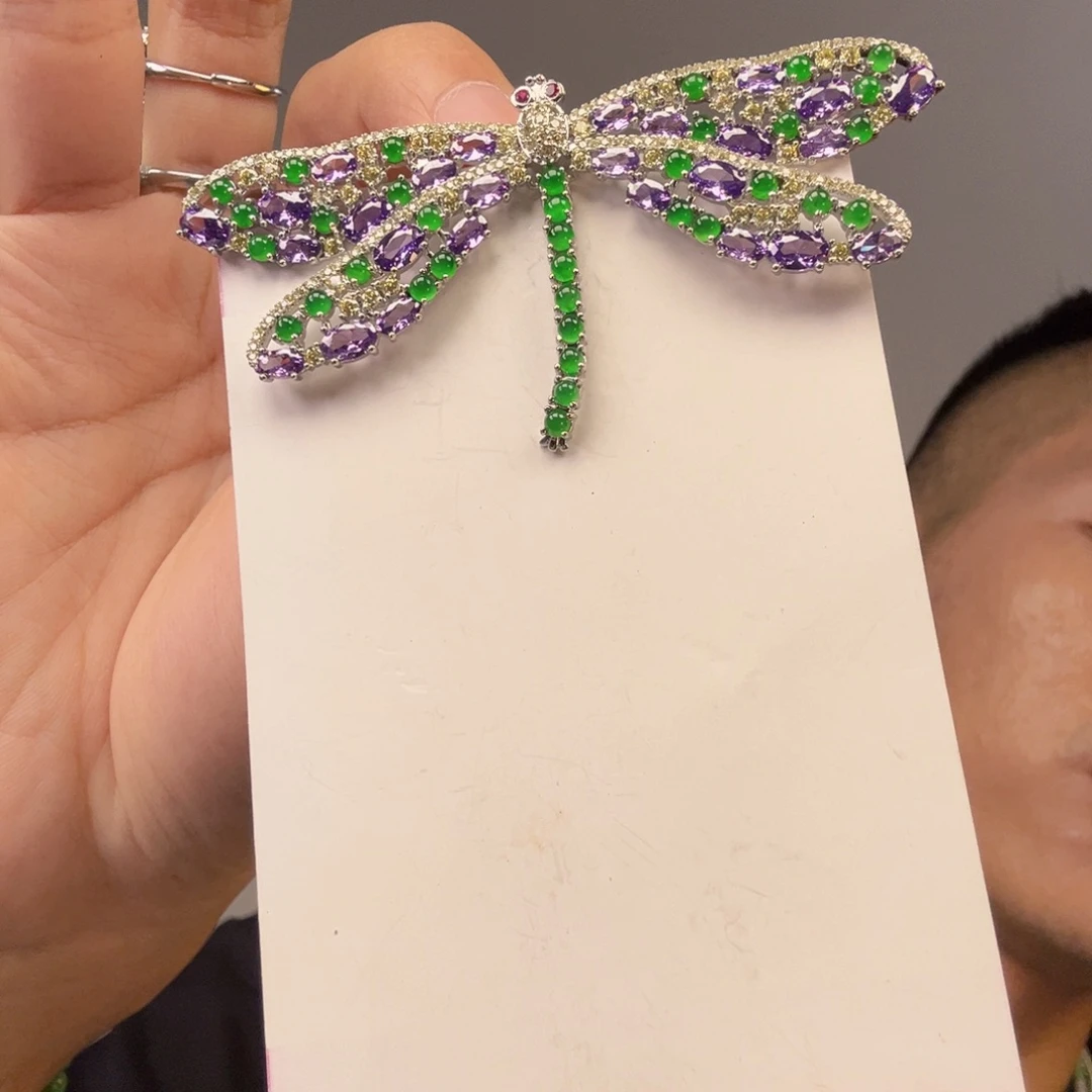 翡翠未镶嵌颈饰一件