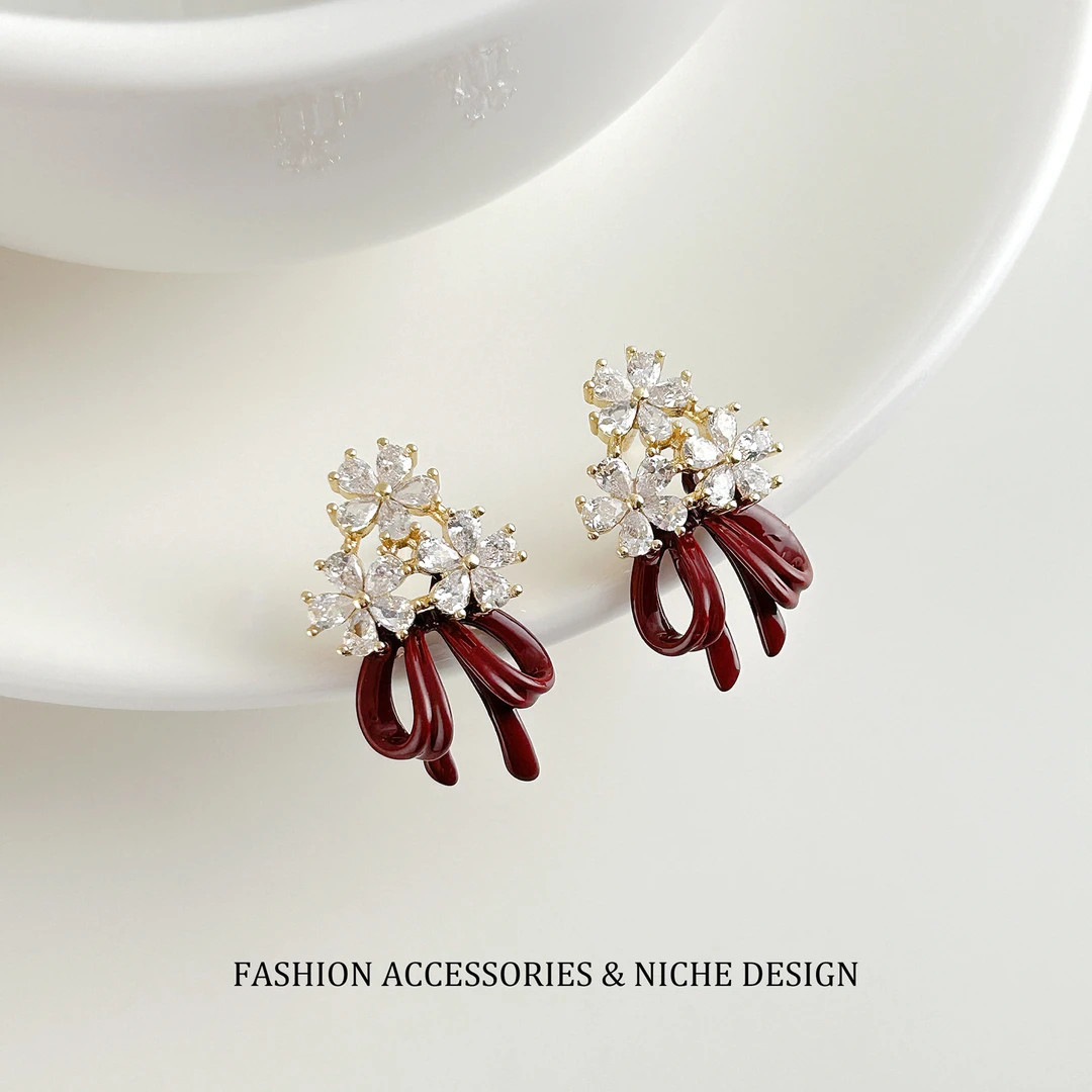 铜合金锆石耳饰 法式复古镶锆石精致花朵蝴蝶结耳钉女小众设计感