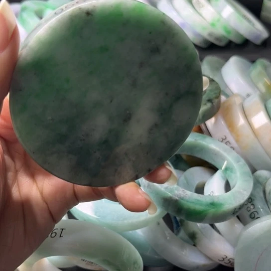 定制翡翠未镶嵌手镯