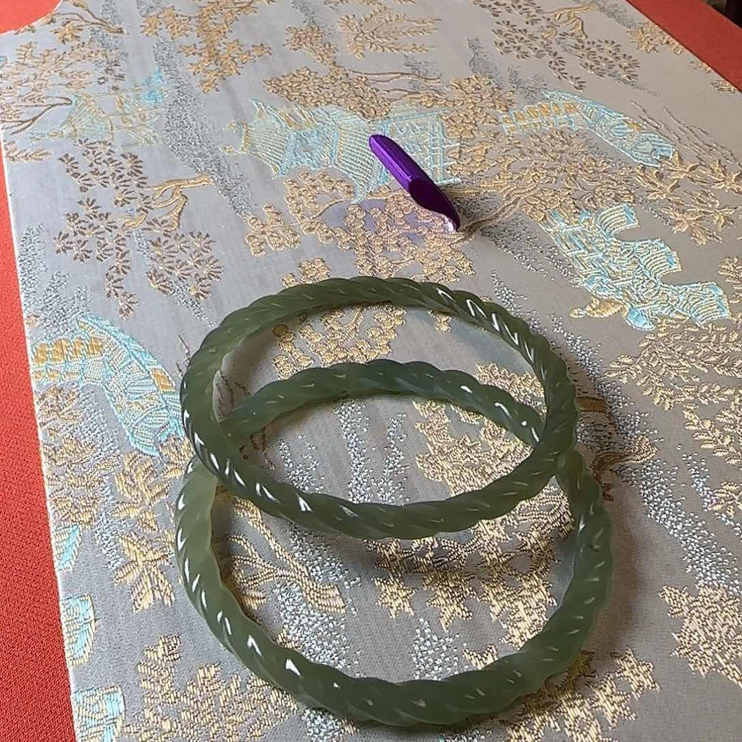 小***夏和田玉手镯未镶嵌