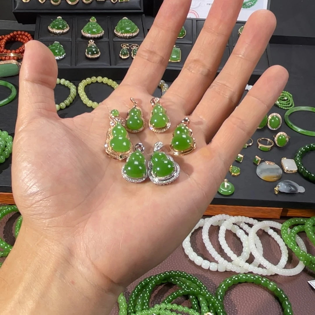 和田玉18K金镶嵌颈饰