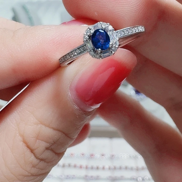 925银合成碳硅石耳钉