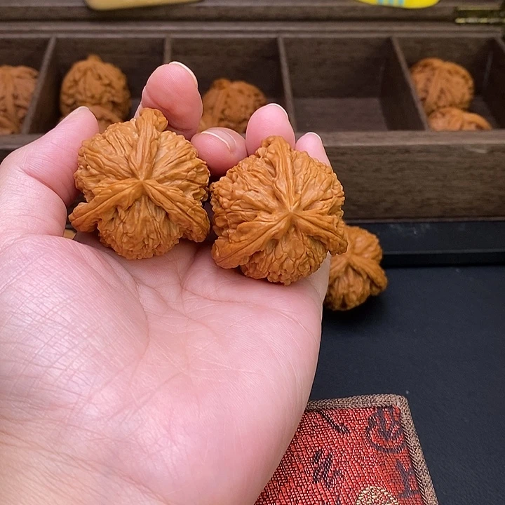 H***a把件文玩核桃白奔