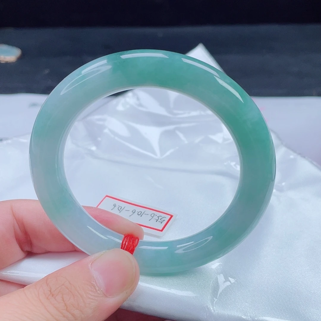 翡翠未镶嵌手镯飘绿55