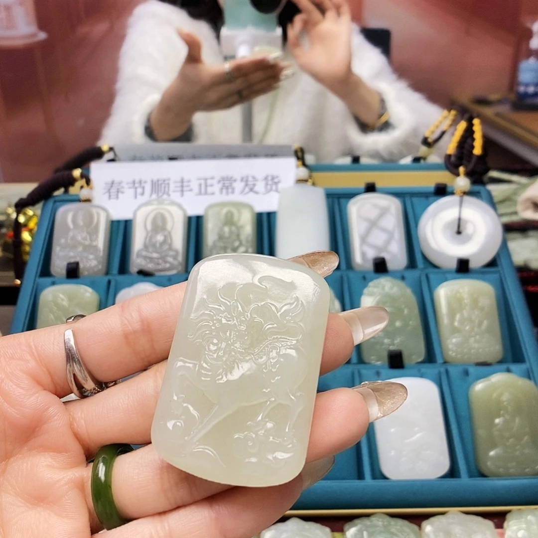 和田玉颈饰未镶嵌景*