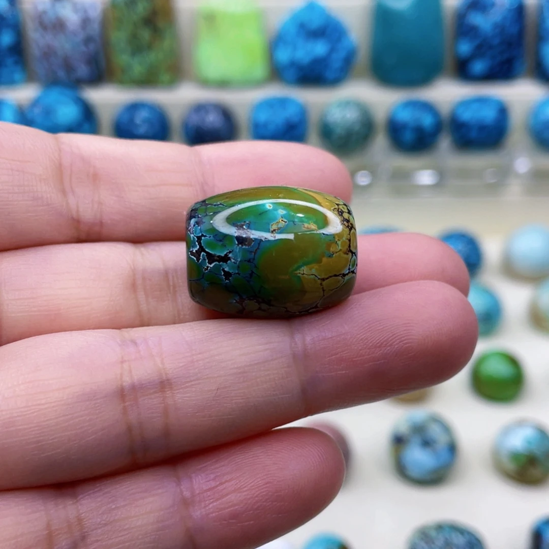 未镶嵌绿松石颈饰